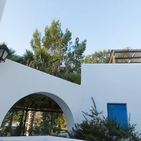 Hotel Far Out Village 3*
