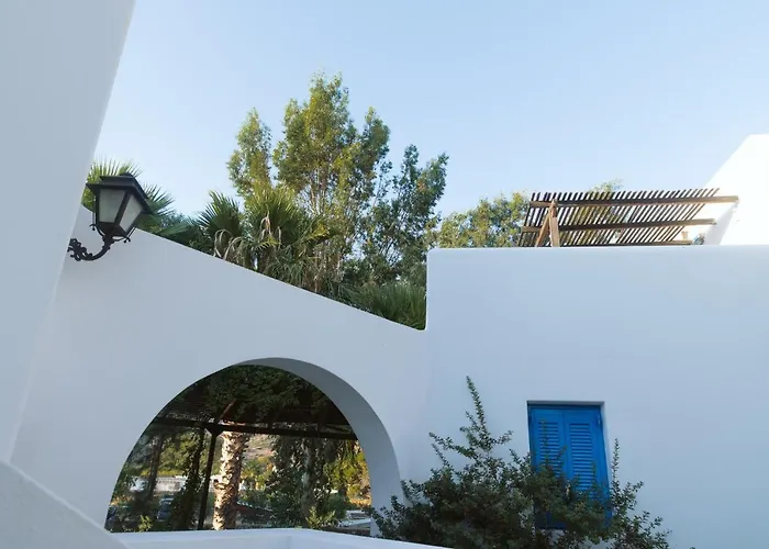 Hotel Far Out Village 3*