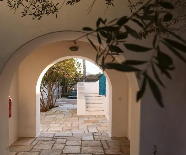 Hotel Far Out Village Mylopotas