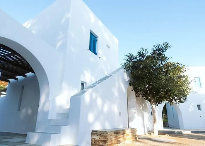 Far Out Village Hotel 3*