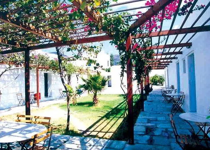 Hotel Far Out Village