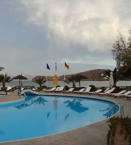 Far Out Village Hotel 3*