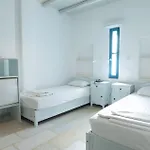 Far Out Village Hotell