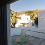 Far Out Village Hotell