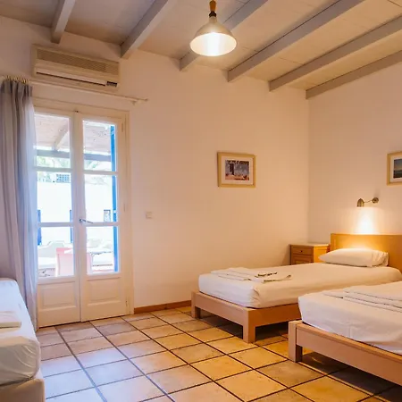 Hotel Far Out Village 3*
