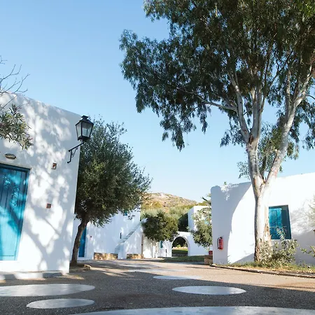 Far Out Village Ξενοδοχείο 3*