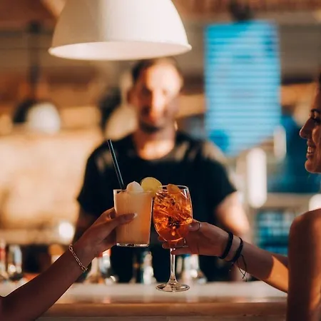 Far Out Village Ξενοδοχείο