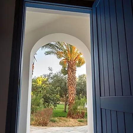Hotel Far Out Village Mylopotas