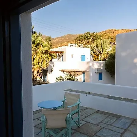 Hotel Far Out Village Mylopotas