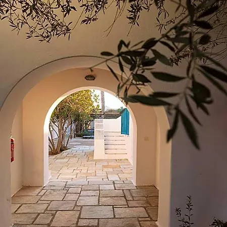Far Out Village 3* Mylopotas