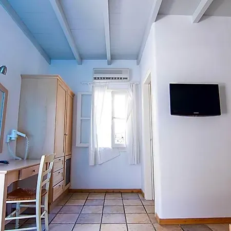 Far Out Village Hotel 3*