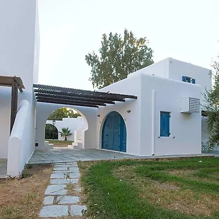 Far Out Village 3* Mylopotas