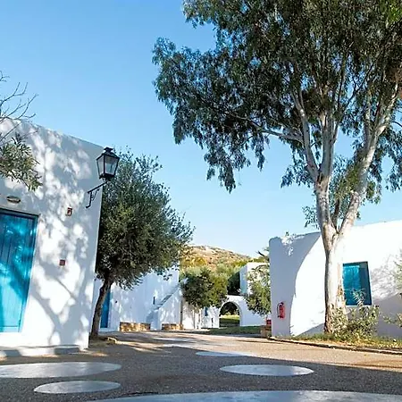 Hotel Far Out Village Mylopotas