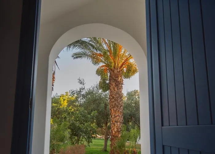 Ξενοδοχείο Far Out Village 3*