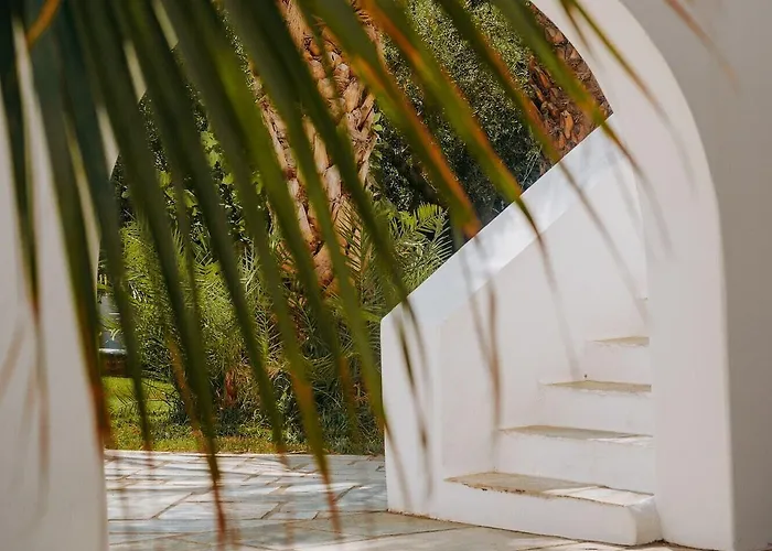 Ξενοδοχείο Far Out Village 3*