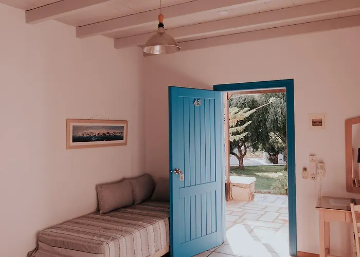 Ξενοδοχείο Far Out Village 3*